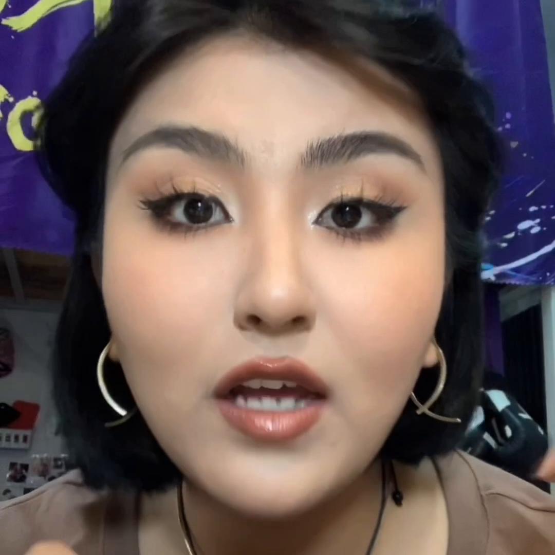 娜扎的抠搜便宜好物分享：粉底液，假睫毛，去闭口精华水，...