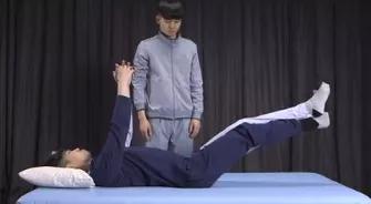 偏瘫患者下肢床上康复训练,偏瘫后下肢的拉伸训练