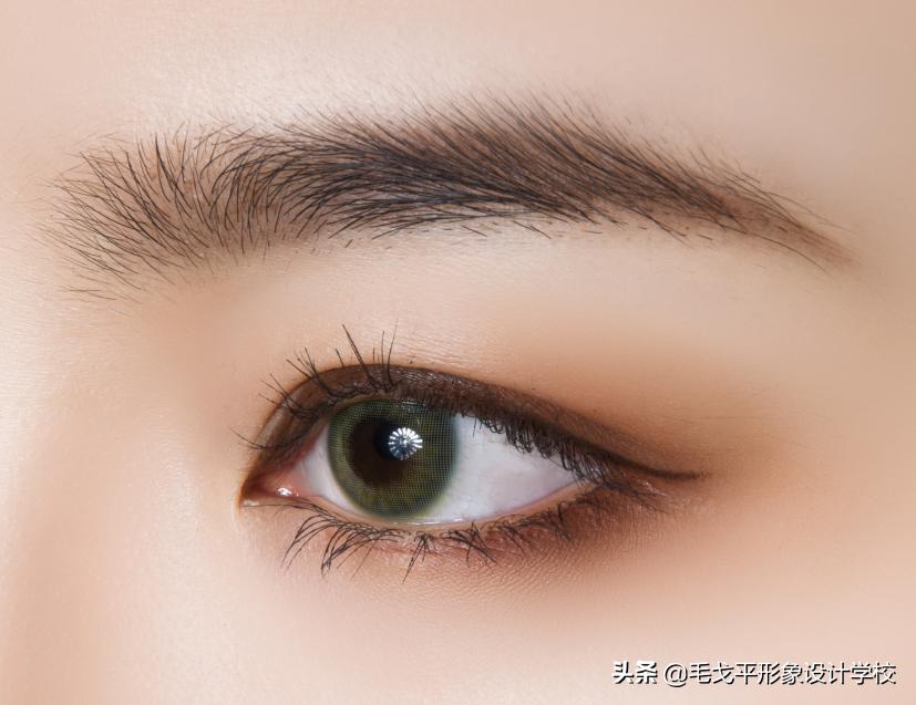 新手化妆眼影教程,超详细新手眼影教程一学就会