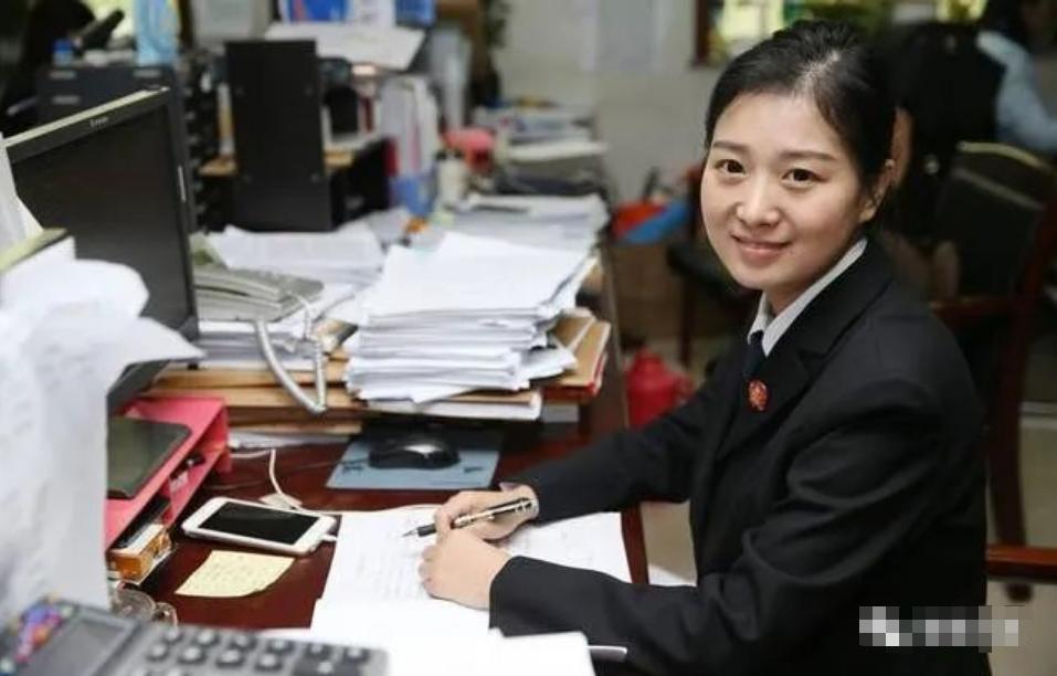 公务员家里有几套房子,公务员明明工资不高可都有几套房