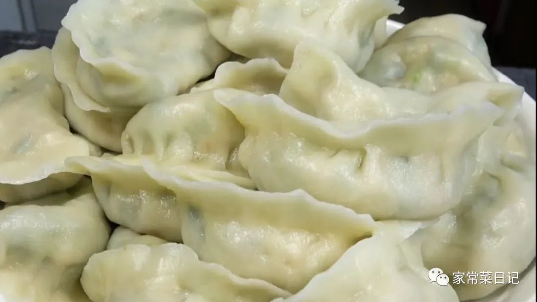 调肉馅时，一定要多加这两种水，馅料不腥，肉质鲜嫩多汁，真香