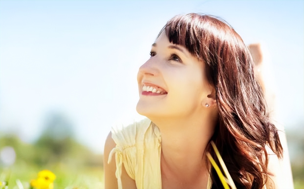 为什么头发上总是有卷卷的毛,头发是卷的眉毛是直的