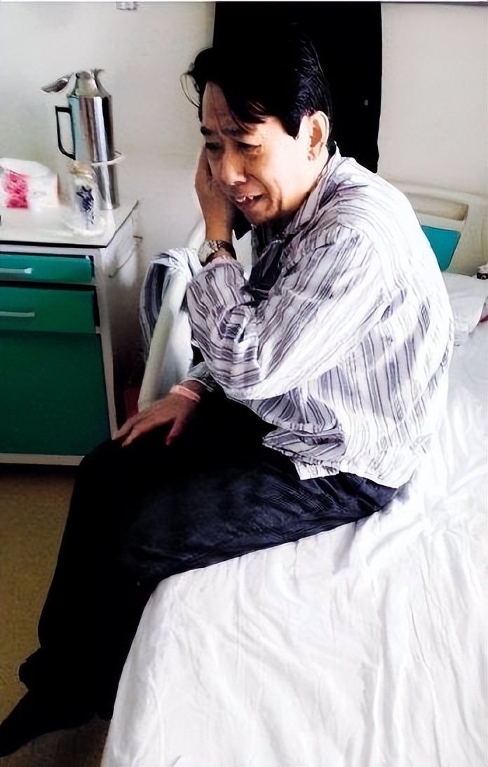 北京一下岗工人自称养生专家,挂号费2千,线下课1万,后来被揭穿了