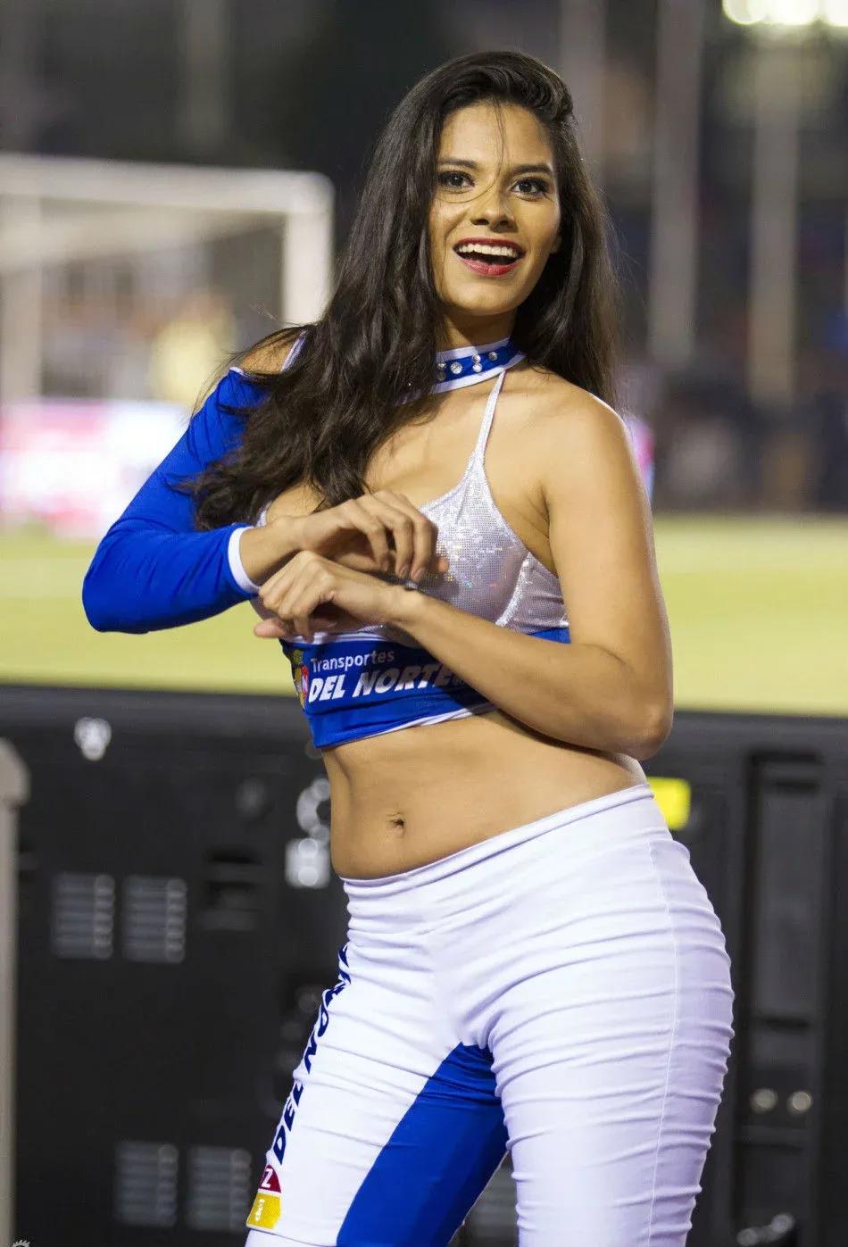 各国足球拉拉队美女服装,女足球拉拉队图片