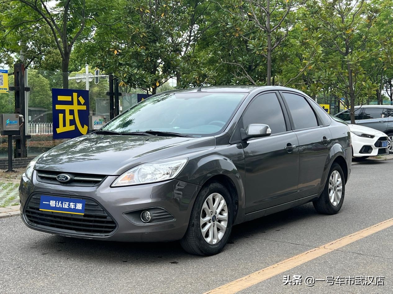 13年福克斯三厢1.6经典舒适型价格,2013款经典福克斯三厢置换多少钱