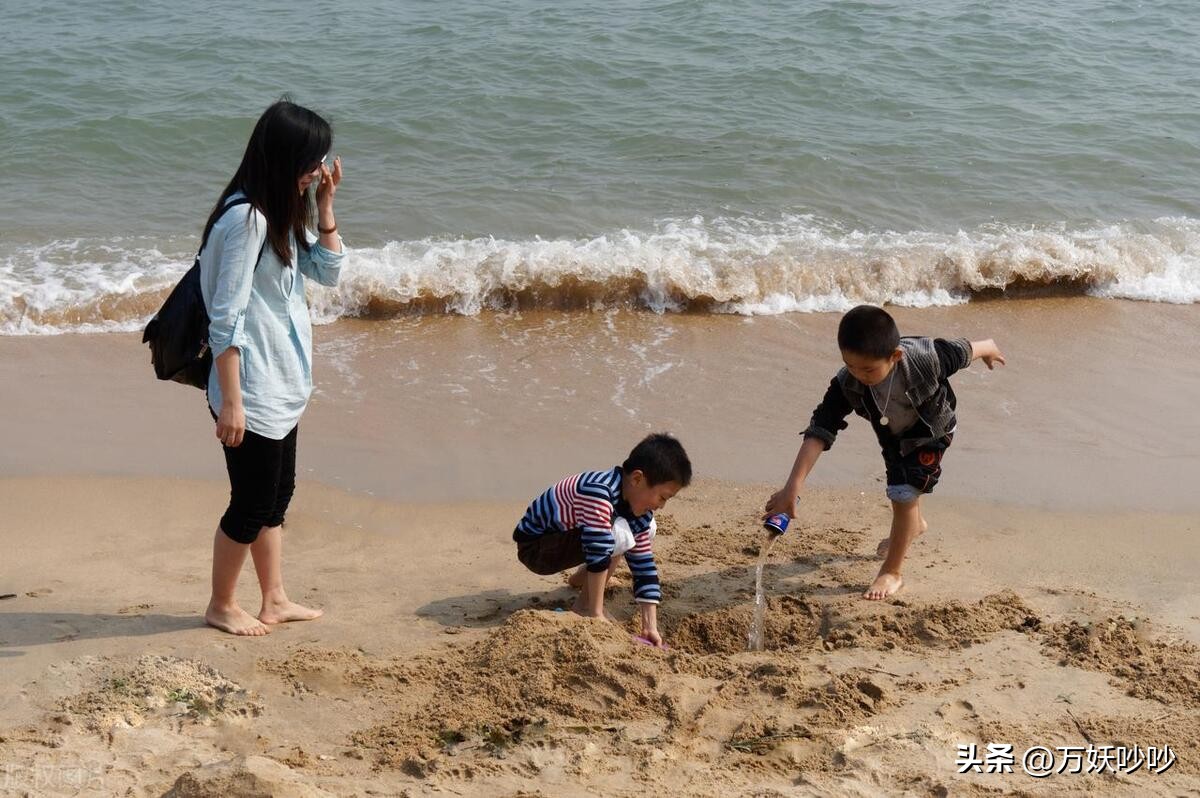 孩子和同学不愉快家长怎么引导,当自己的孩子不和同学玩怎么办