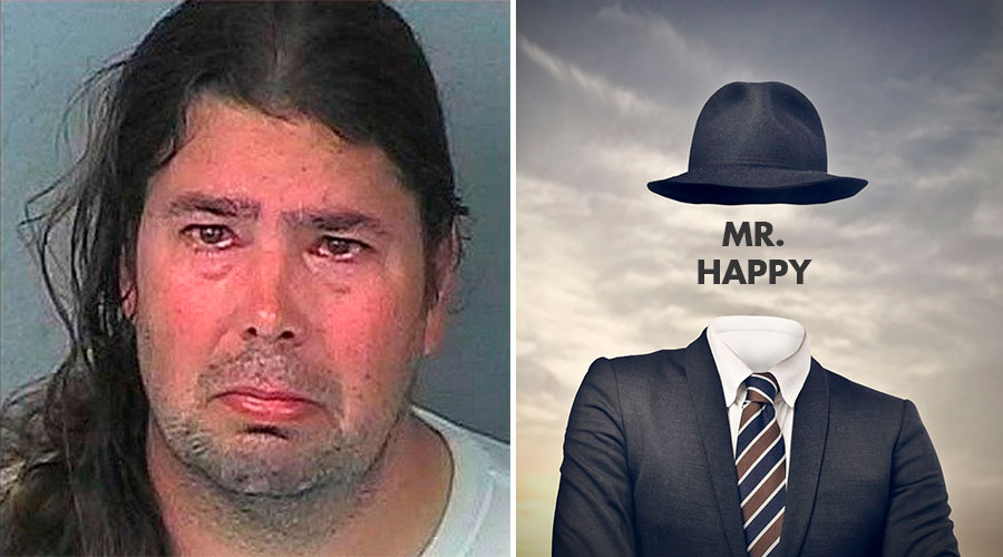 挖掘机抓玩具,挖掘机抓着飞机在飞的视频