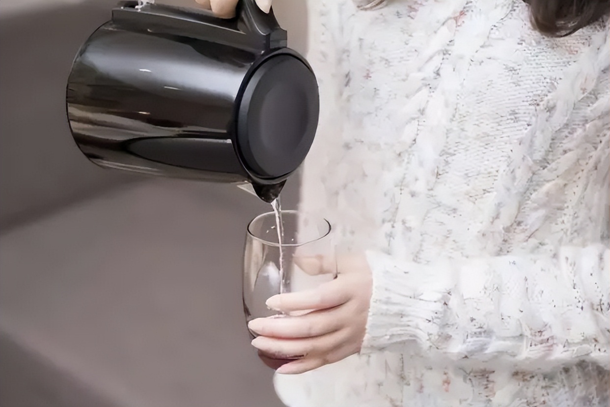 吨吨桶大容量水杯好用吗,吨吨水杯保温大容量