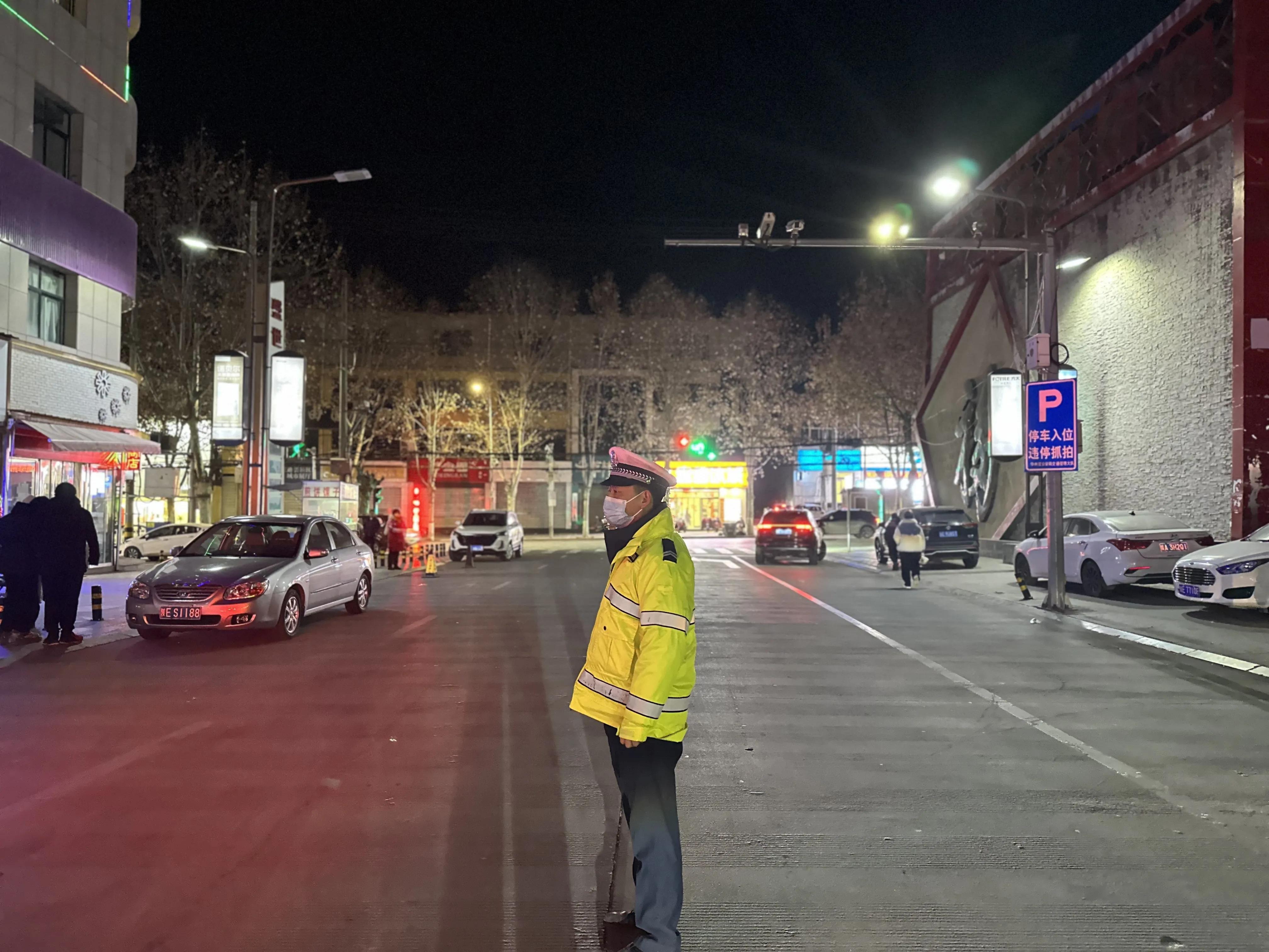 公安春节不打烊民警在岗保平安,县交警圆满完成春节安保任务