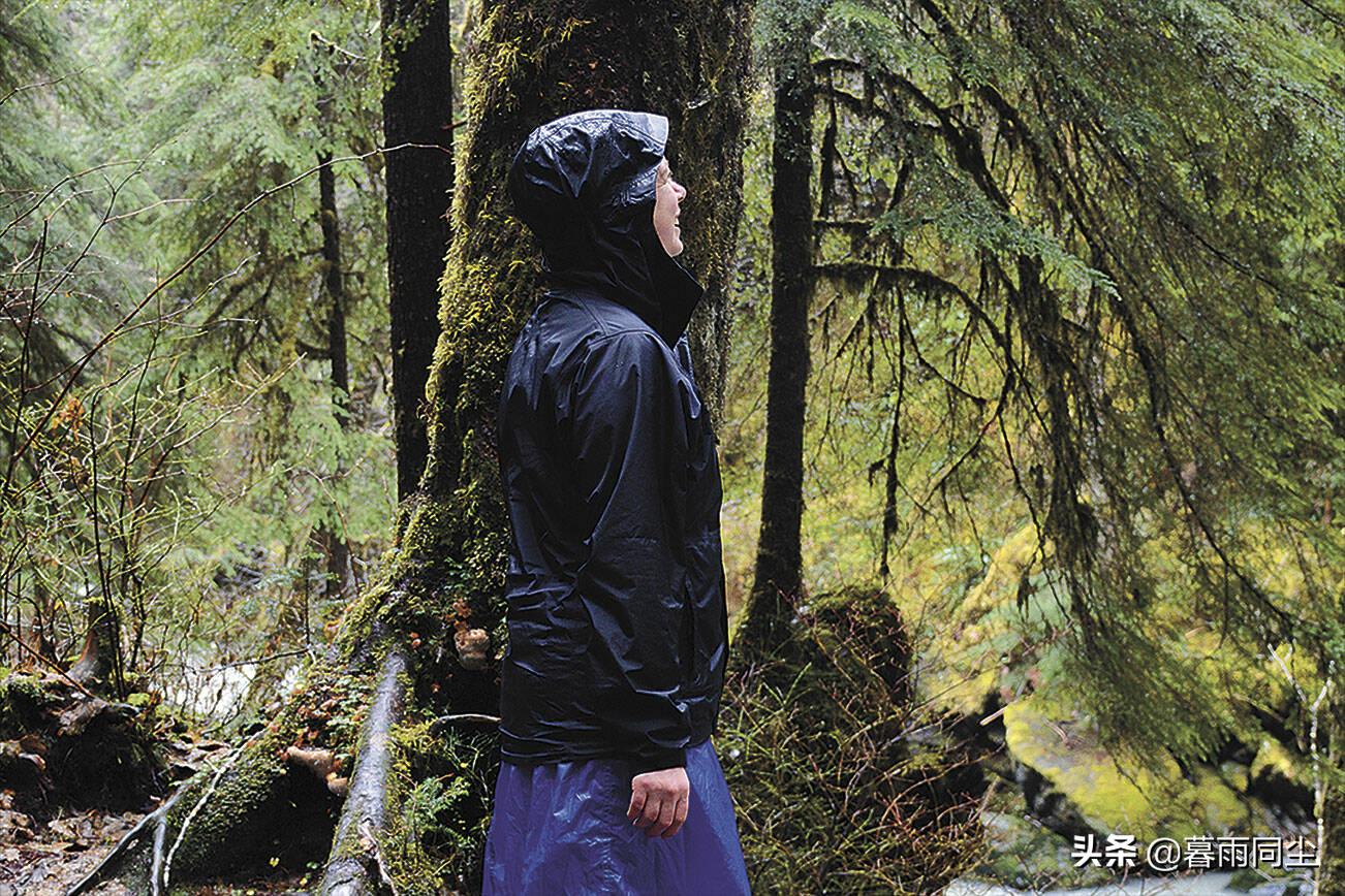 野外遇到暴雨应对方法,户外下雨技巧