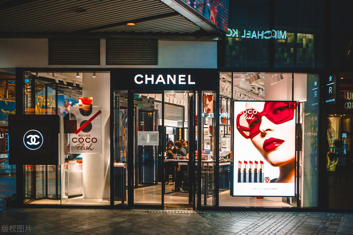 浙江人1年花18亿买香奈儿，网友感慨是我拉低了消费水平