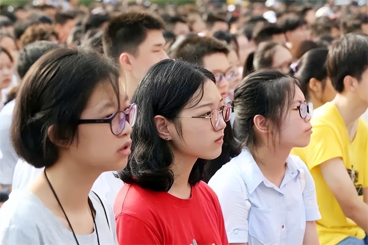 学习不好上民办三本还是公办大专,民办三本本科和公办专科哪个好