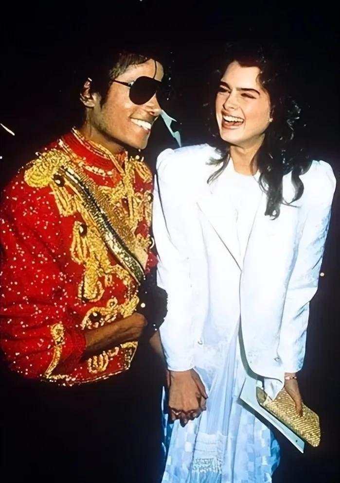 michaeljackson与波姬小丝,波姬小丝14岁就登上了时尚杂志