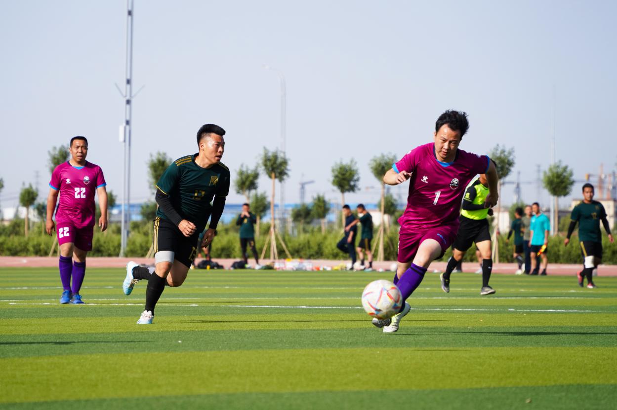 奔跑吧战士,绿茵场上尽情奔跑感受比赛的快乐