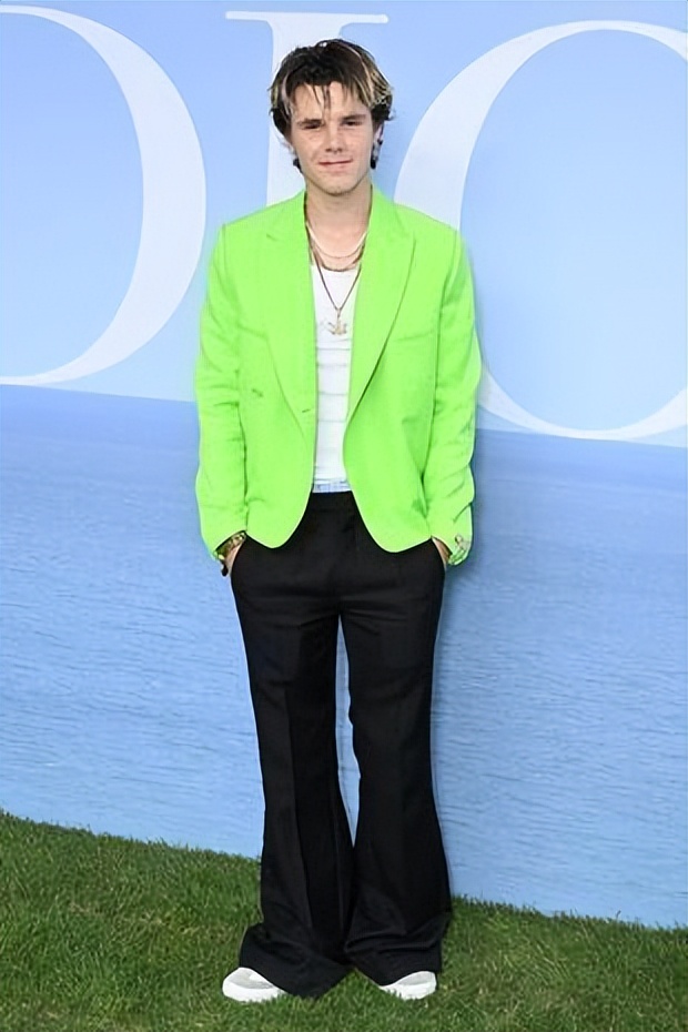 贝克汉姆47米,贝克汉姆小7多大