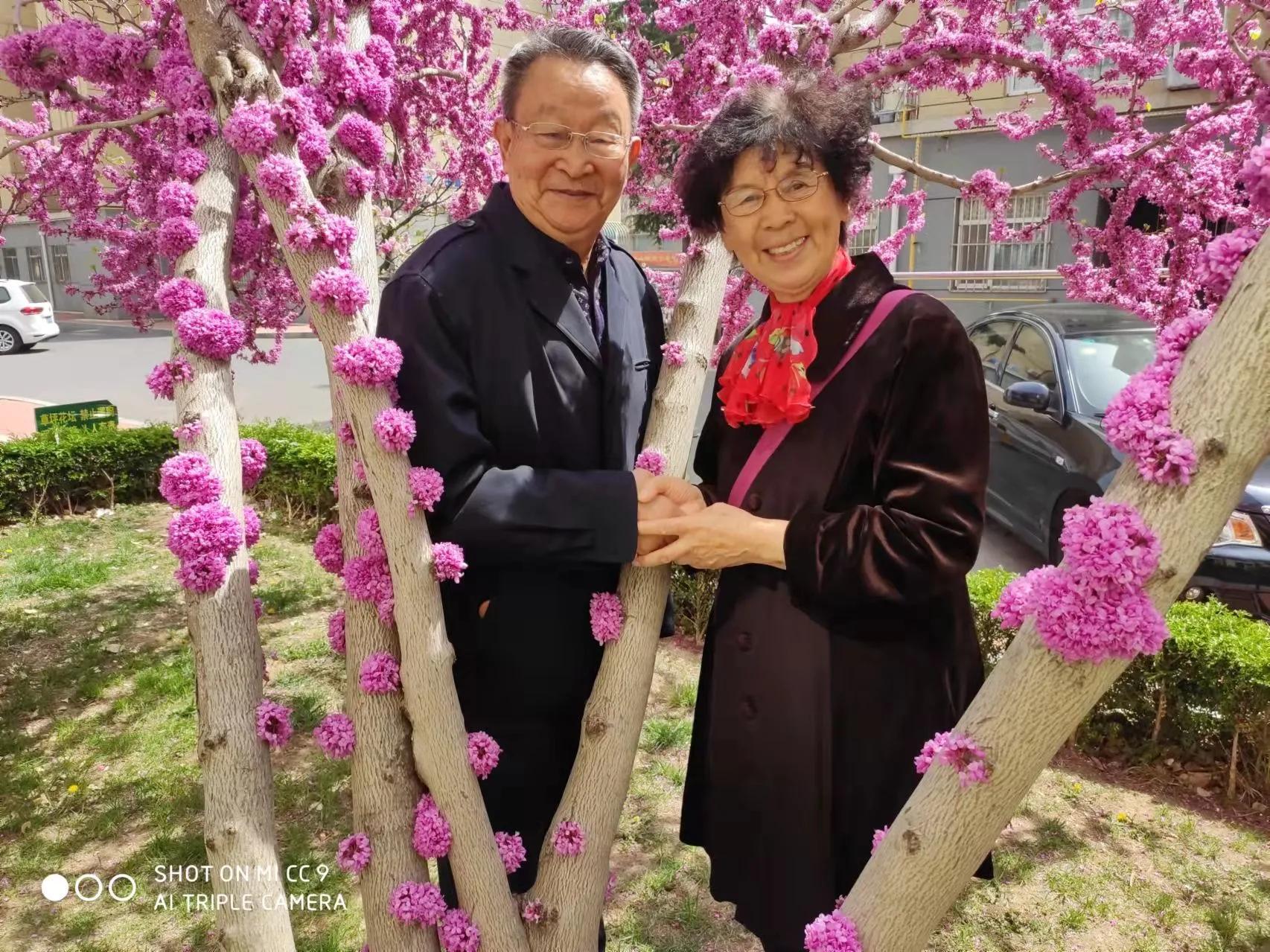 原创微型散文诗：乐与春天合影爱与快乐同行