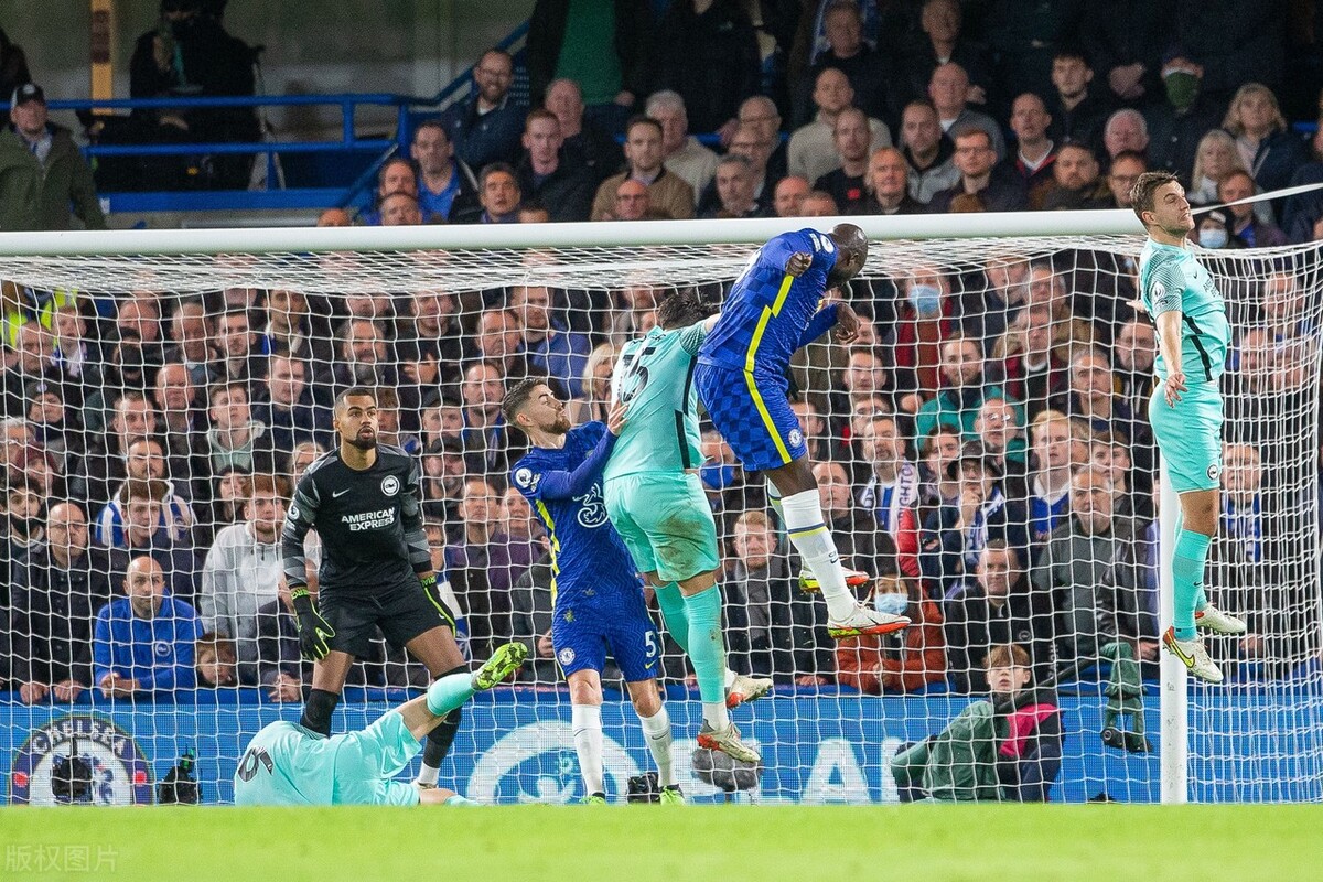 卢卡库进攻意识,卢卡库错失门前机会