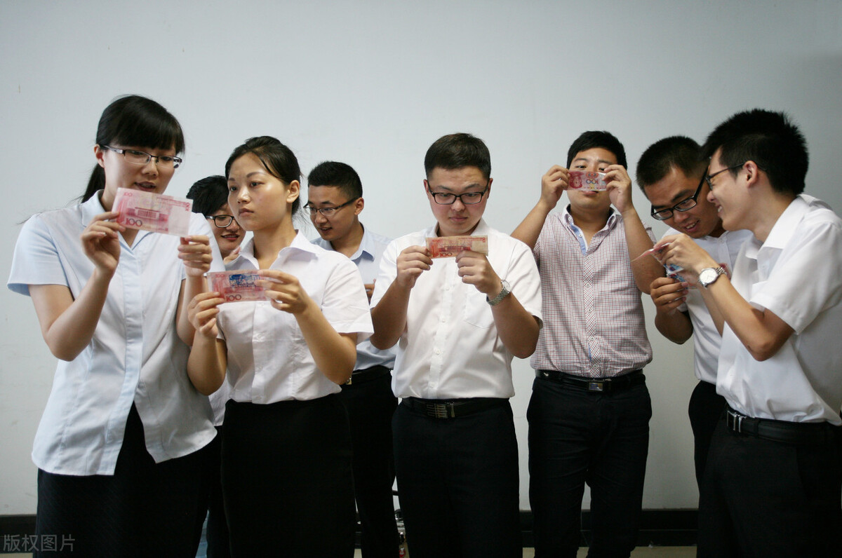 研究生入银行工作,银行工作研究生毕业年薪40万