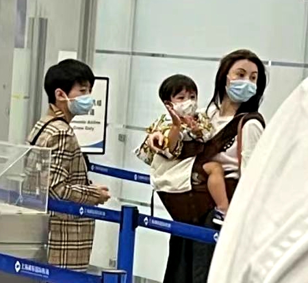 张柏芝儿子受伤视频,张柏芝二儿子受伤