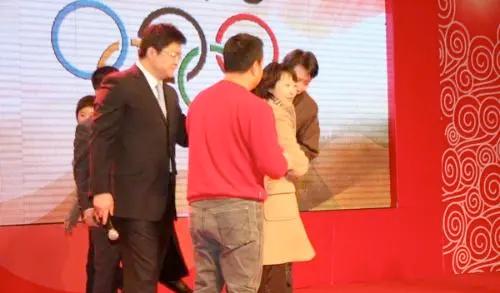 主持人胡紫薇张斌,女主持人胡紫薇视频