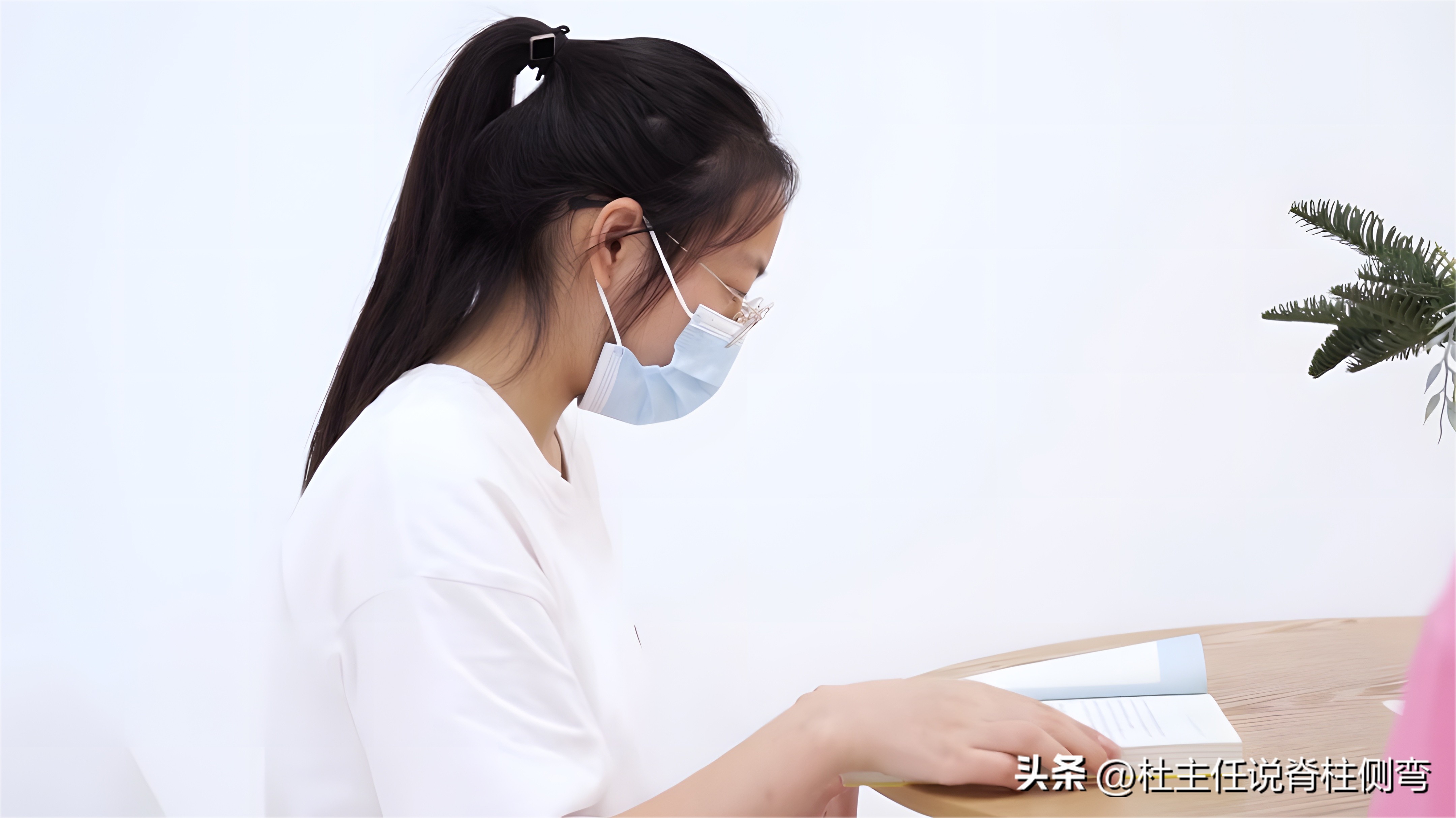 脊柱侧弯吊单杠的正确方法图解,幼儿吊单杠可以治脊柱侧弯吗