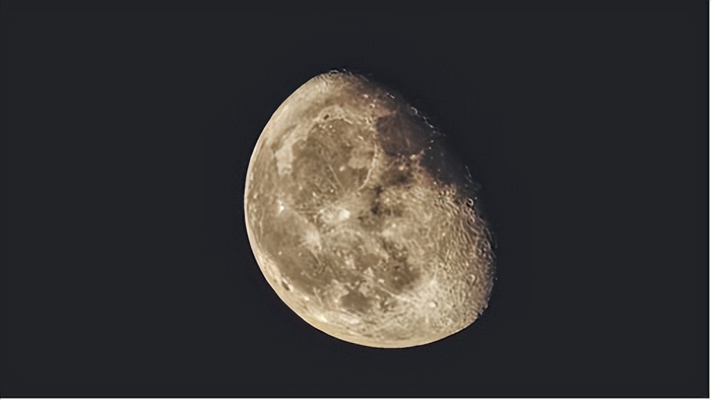 月亮:地球人,我可比你们想的“长寿”得多!