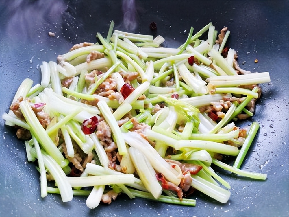 炒肉丝,要想肉丝不柴不腥,嫩滑如豆腐,大厨教你3招,别不知道