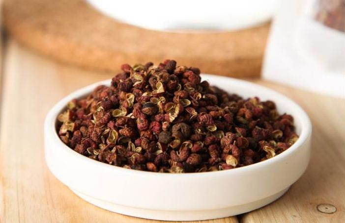 太欺负人了!食堂里有7两花椒“过期了”，罚款6.5万元!