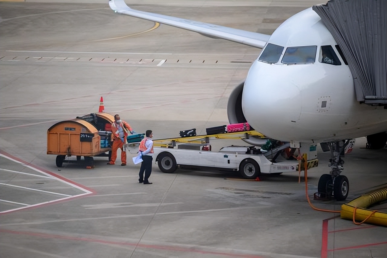飞机上有三种东西可以免费,飞机上三样免费的东西