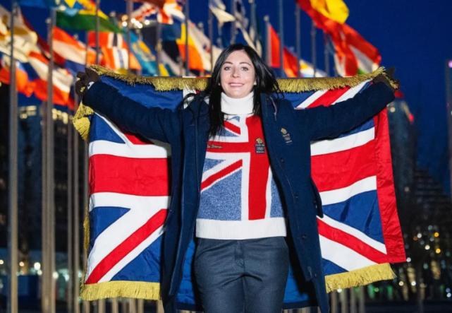 北京冬奥会开幕式羽绒服盘点,中国队穿的大衣到底是什么来头?