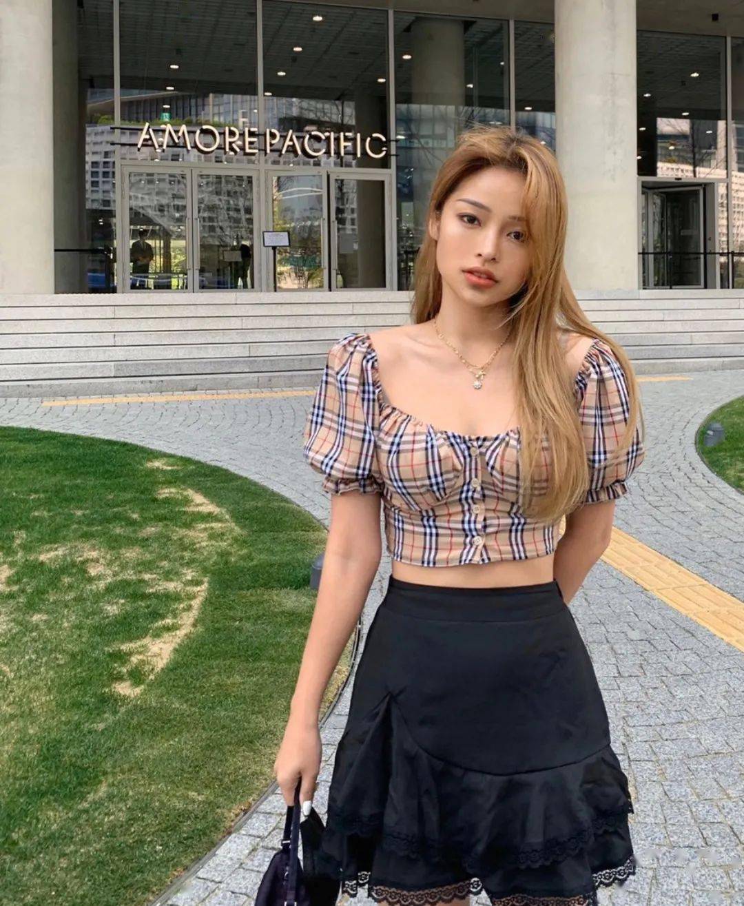 衬衫+半裙，这样穿显瘦显女人气息，上学工作约会一套解决了