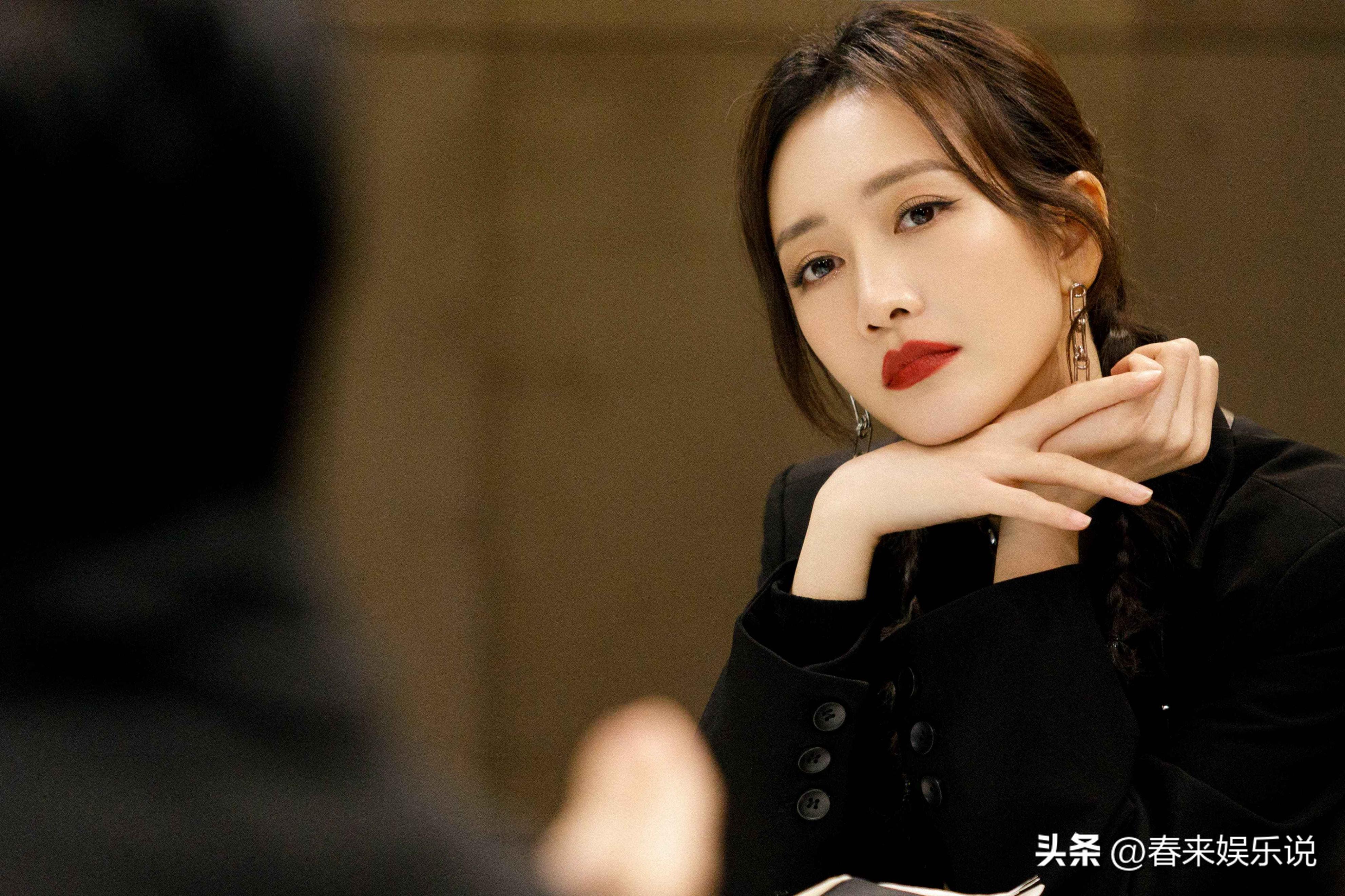 长得漂亮但不敢露额头的女星,额头宽的女演员