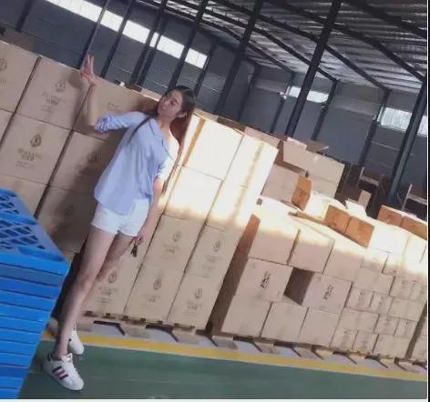 吵翻了！杭州33岁美女模特买精生混血三胞胎，养娃月花10万…...