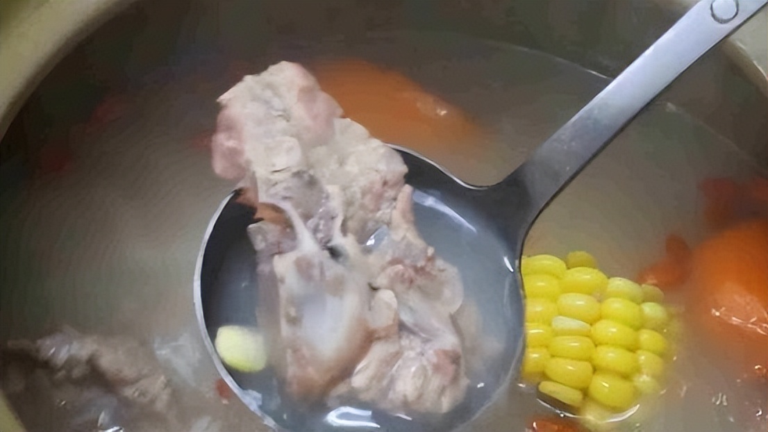 秋冬时节煲什么汤适合学生喝,春季煲什么汤最滋补广东人来支招