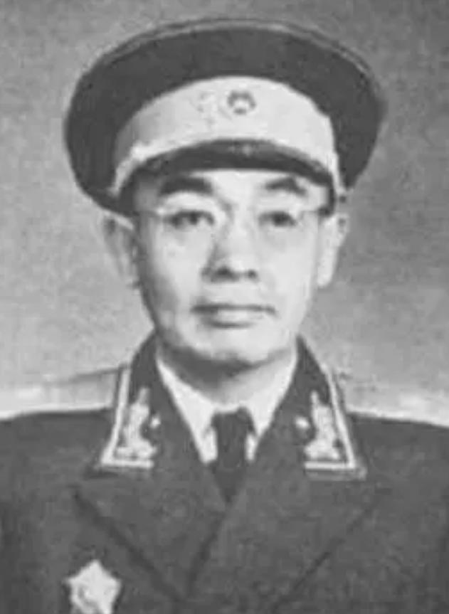 国军上校到延安被劝返，1年后周恩来对他说：到蒋介石身边去