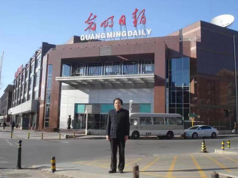 众诗人品读许庆胜《诗坛胡松夏现象解剖》专著诗•50首