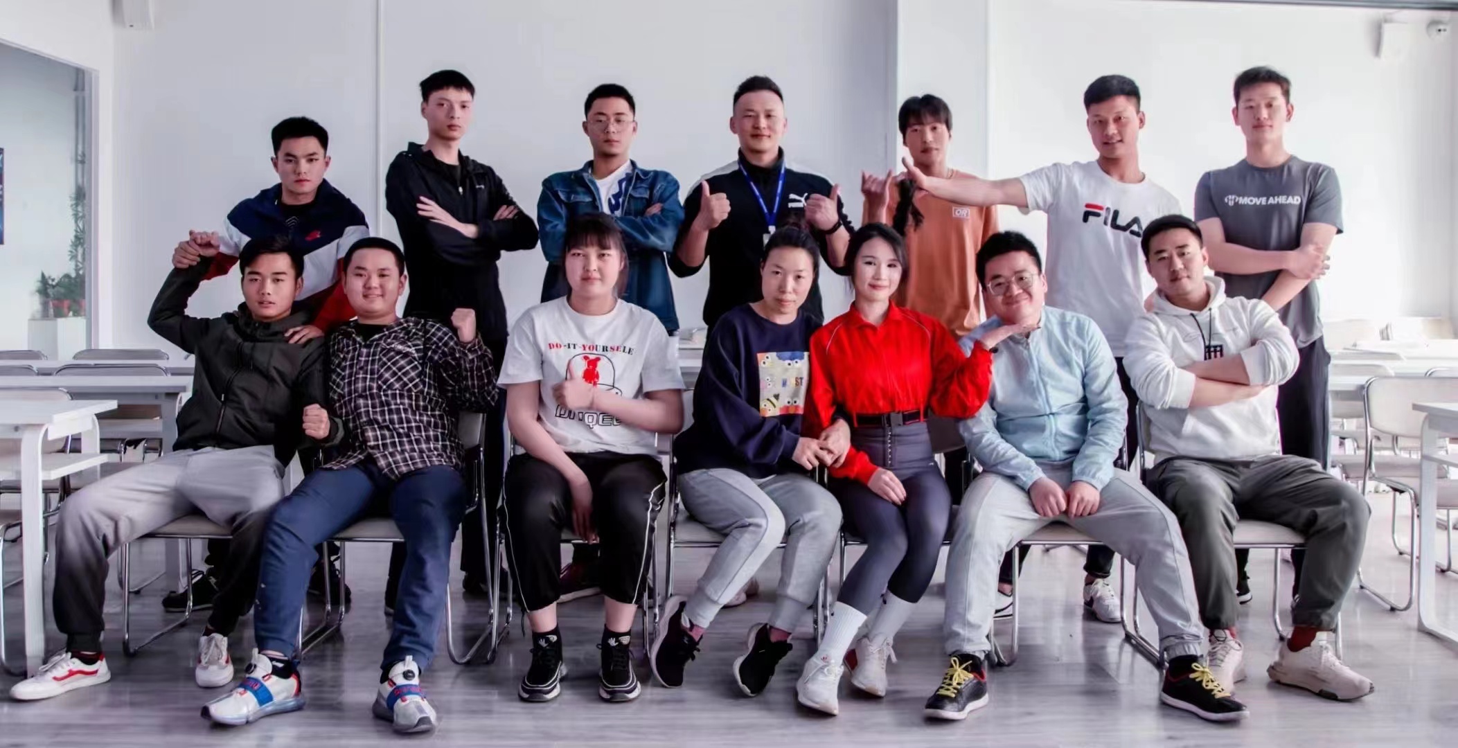 2024年健身教练的前景怎么样,2024年健身教练能挣钱吗