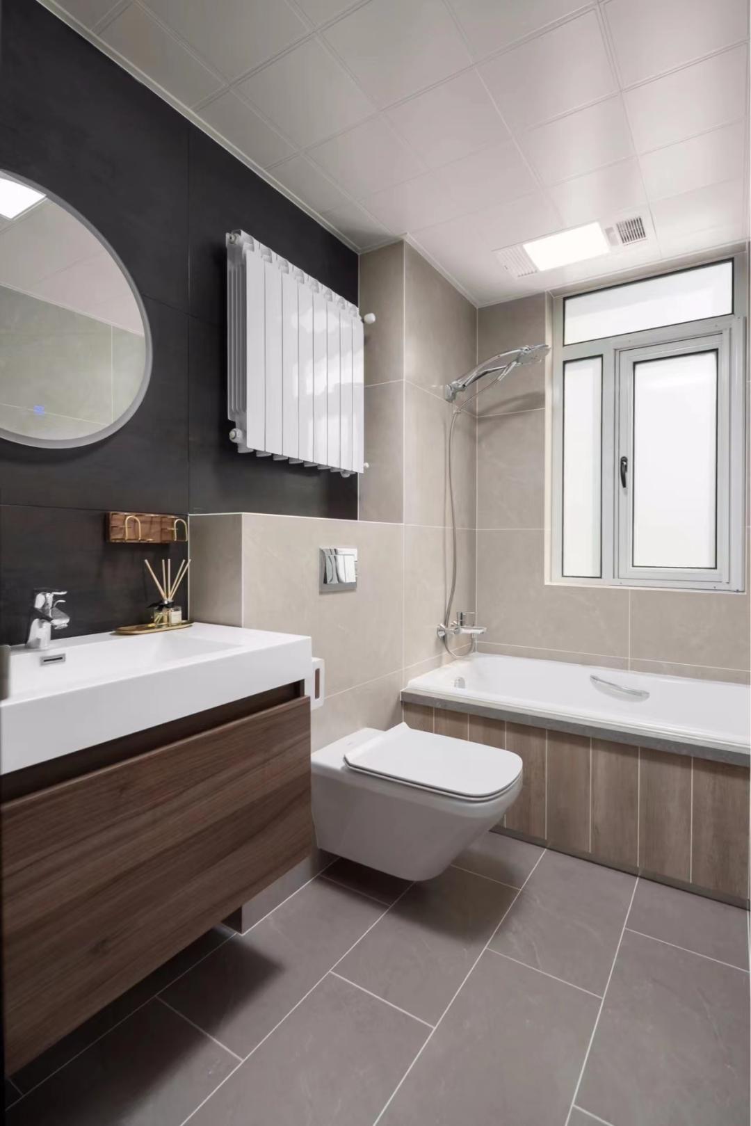 公共厕所蹲式马桶,传统蹲便和壁挂马桶