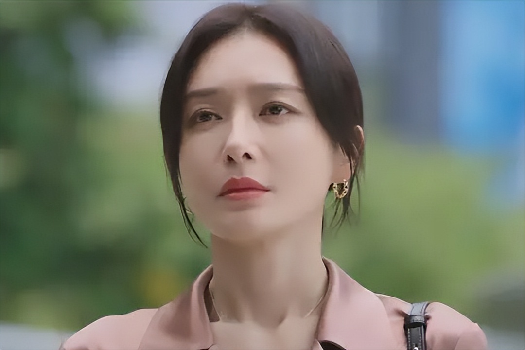 好家伙！开播拿下榜单第1，爱奇艺重磅强推，这剧真的越看越上瘾