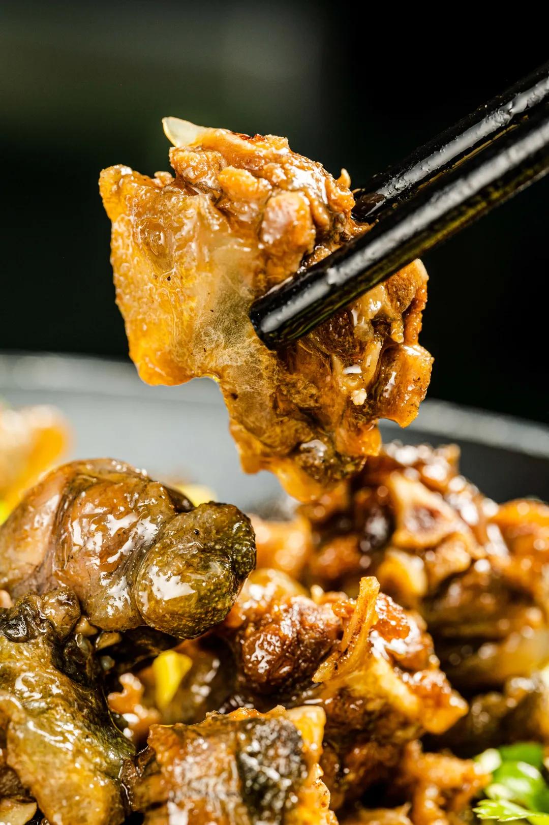 “搞什么，这大排档开到9点，老板就叫我走？”