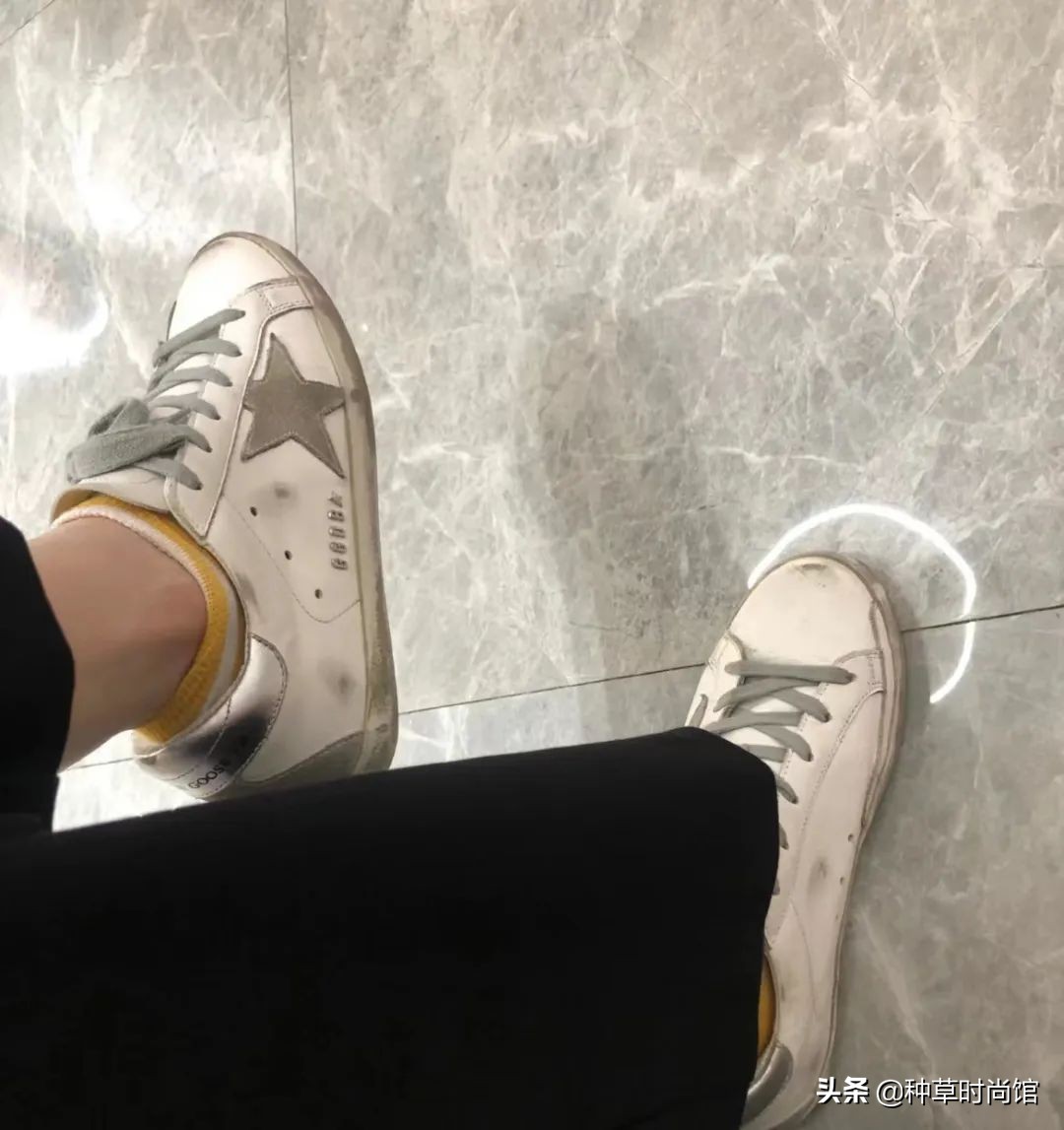 短靴穿腻了18年开春这3双鞋最火,早春穿搭要又甜又欲轻便运动鞋