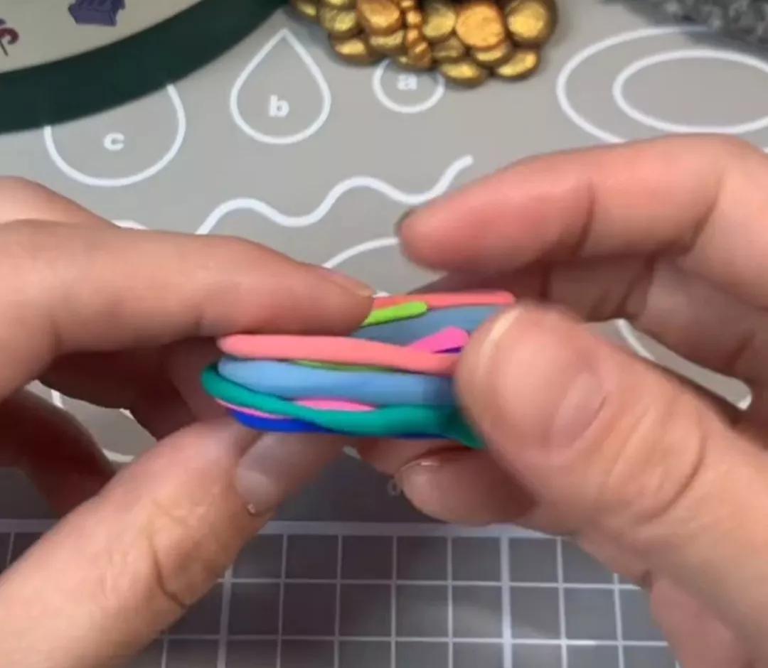 冬奥会吉祥物冰墩墩和雪容融手绘,如何用雪做冬奥会吉祥物冰墩墩