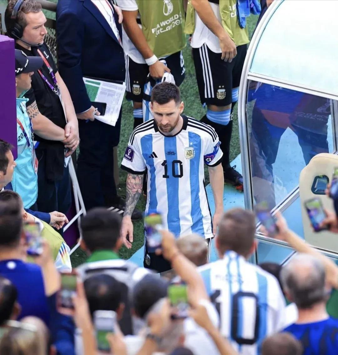 从小侏儒症的梅西，靠努力和天赋改写命运