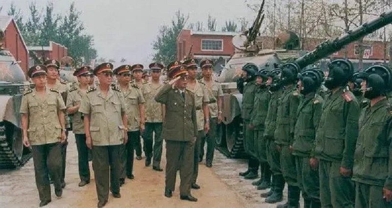 87年肖劲光看电视时大发雷霆，质问*华清刘**：谁说中国不准备建航母