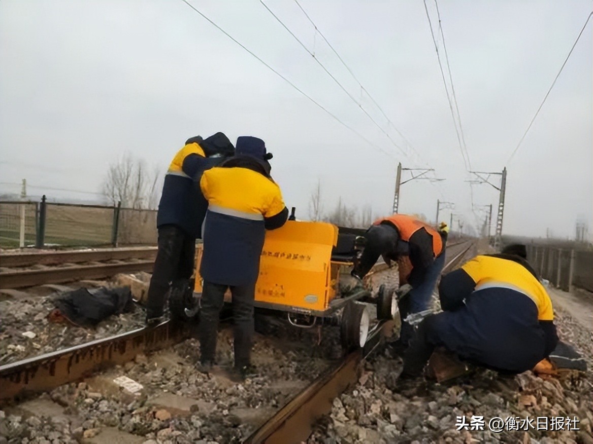 “湖城慢直播”丨冬日里，铁路探伤工的一天