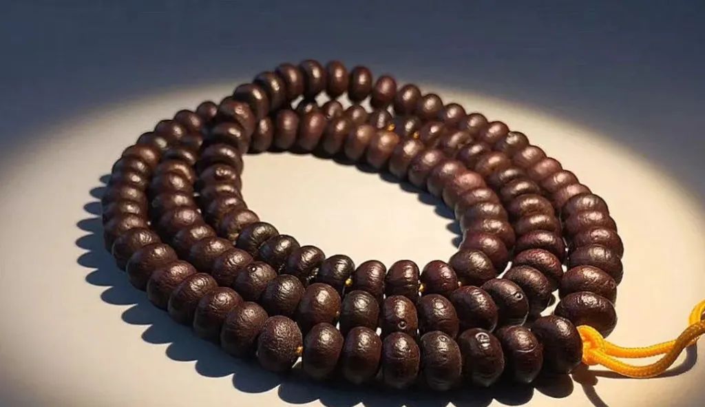 李子果核手串包浆玉化的效果,蛤蟆头核桃手串包浆玉化图片