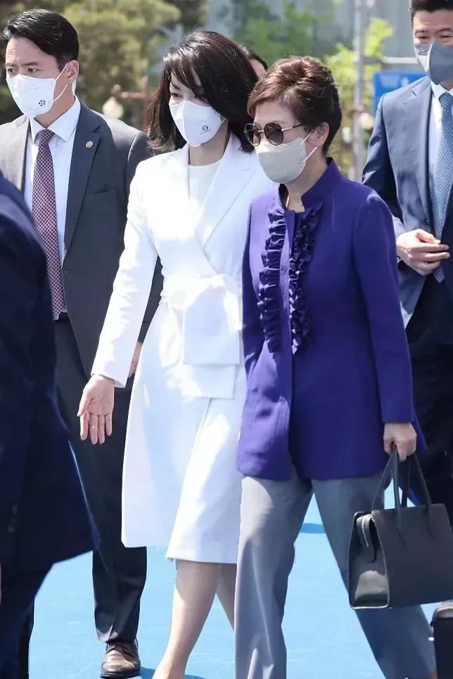 韩国夫人正品高端女装,韩国第一夫人减龄穿搭