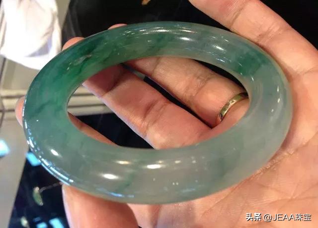 祖传手镯摔坏了怎么索赔,30万手镯摔断怎么处理的