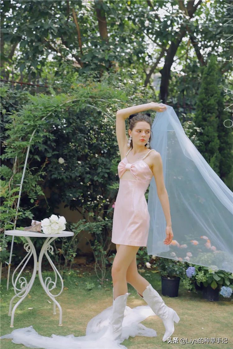 被问爆的街拍穿搭,穿对这3款裙子真心显瘦还美腻