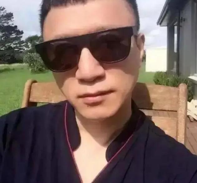 孙红雷夫妇定居澳洲？现身墨尔本闹市无人识，过亿庞大资产曝光